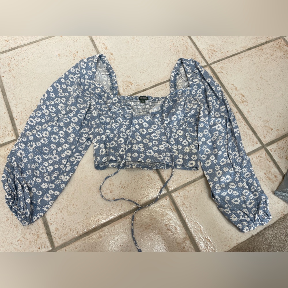 Cropped balloon sleeve floral top